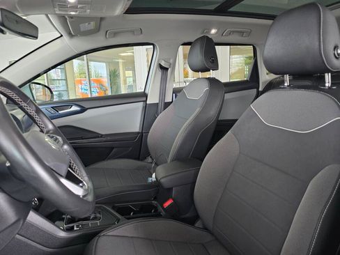 Used 2024 Volkswagen Taos SE FWD image 18