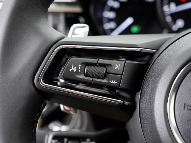Certified 2026 Porsche Macan AWD/4WD image 13