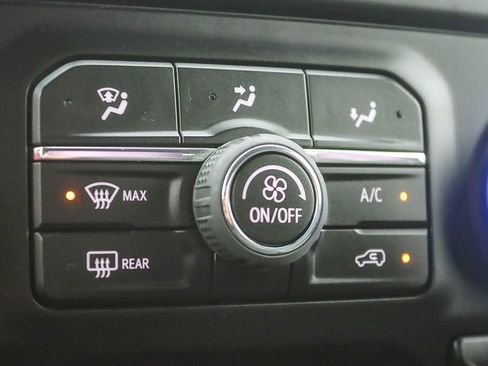 Used 2023 Chevrolet Silverado 2500 LT w/ Convenience Package image 34