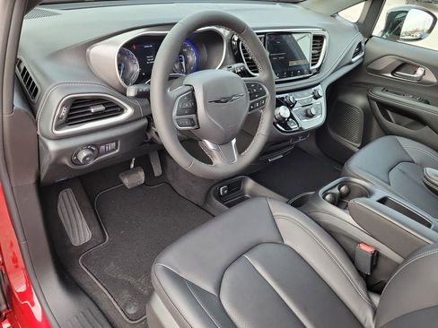 New 2026 Chrysler Pacifica Select FWD image 21