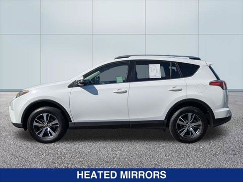 Used 2017 Toyota RAV4 XLE FWD image 2