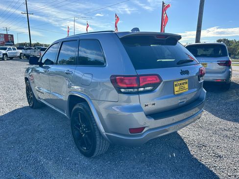 Used 2021 Jeep Grand Cherokee Laredo X image 19