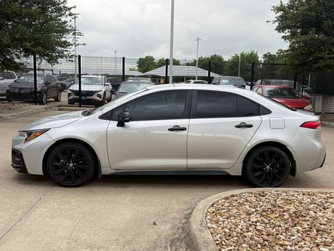 Used 2021 Toyota Corolla SE FWD image 2