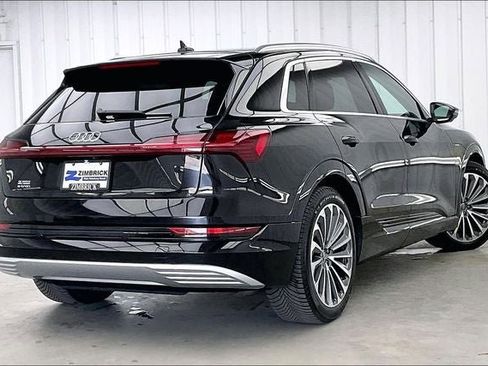 Used 2019 Audi e-tron Prestige w/ Prestige Package image 12