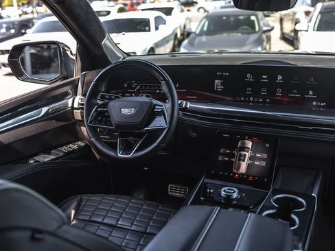 Used 2025 Cadillac Escalade V AWD/4WD image 18
