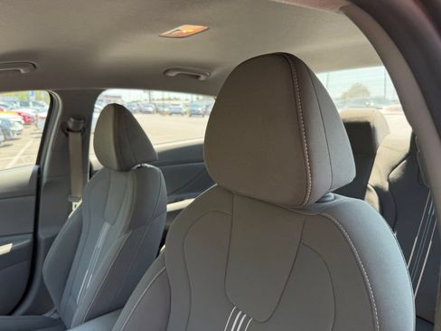Used 2024 Hyundai Elantra SEL FWD image 12