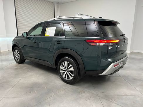 Used 2025 Nissan Pathfinder SL image 5