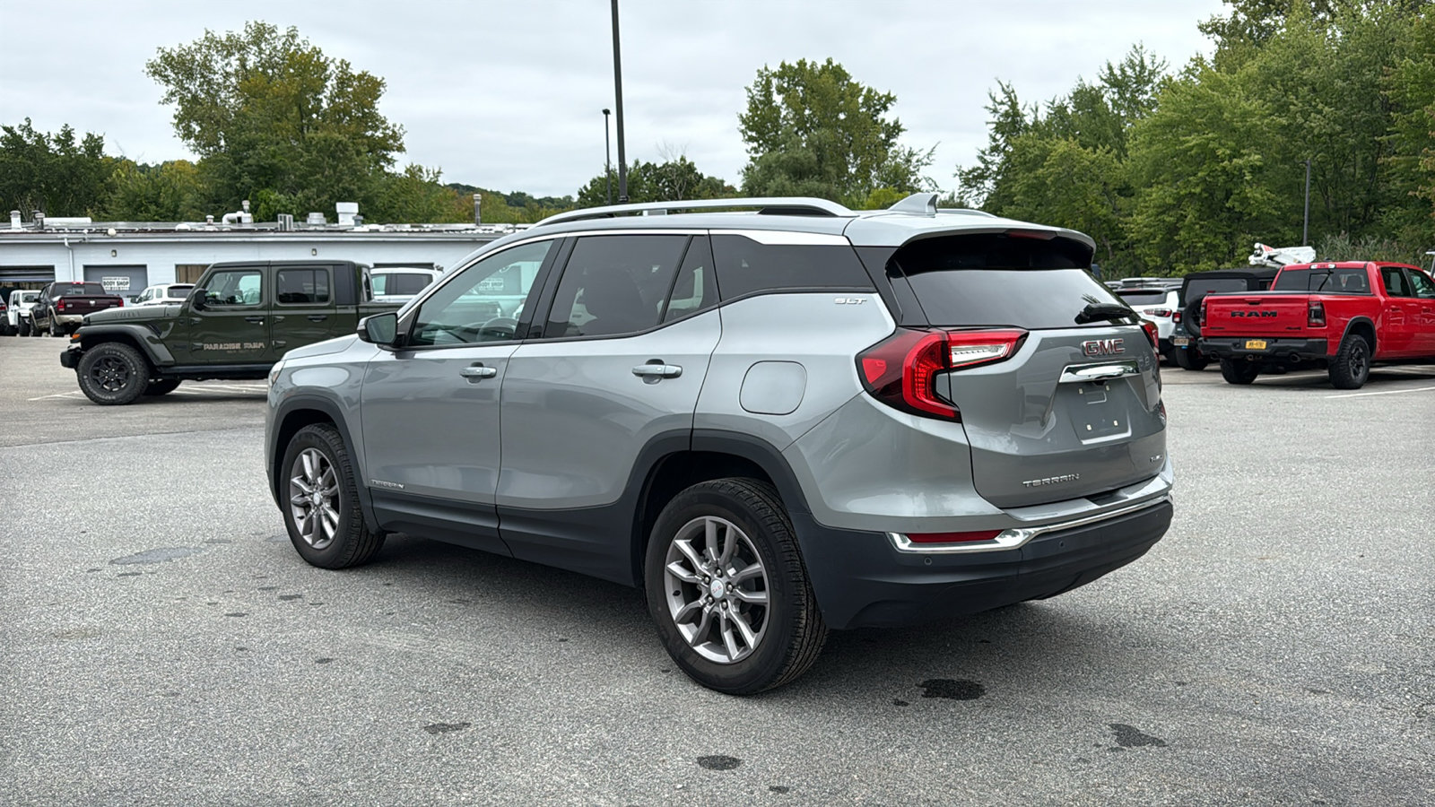 Used 2023 GMC Terrain SLT AWD/4WD image 8