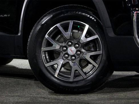 Used 2023 GMC Acadia SLE w/ Driver Convenience Package image 3