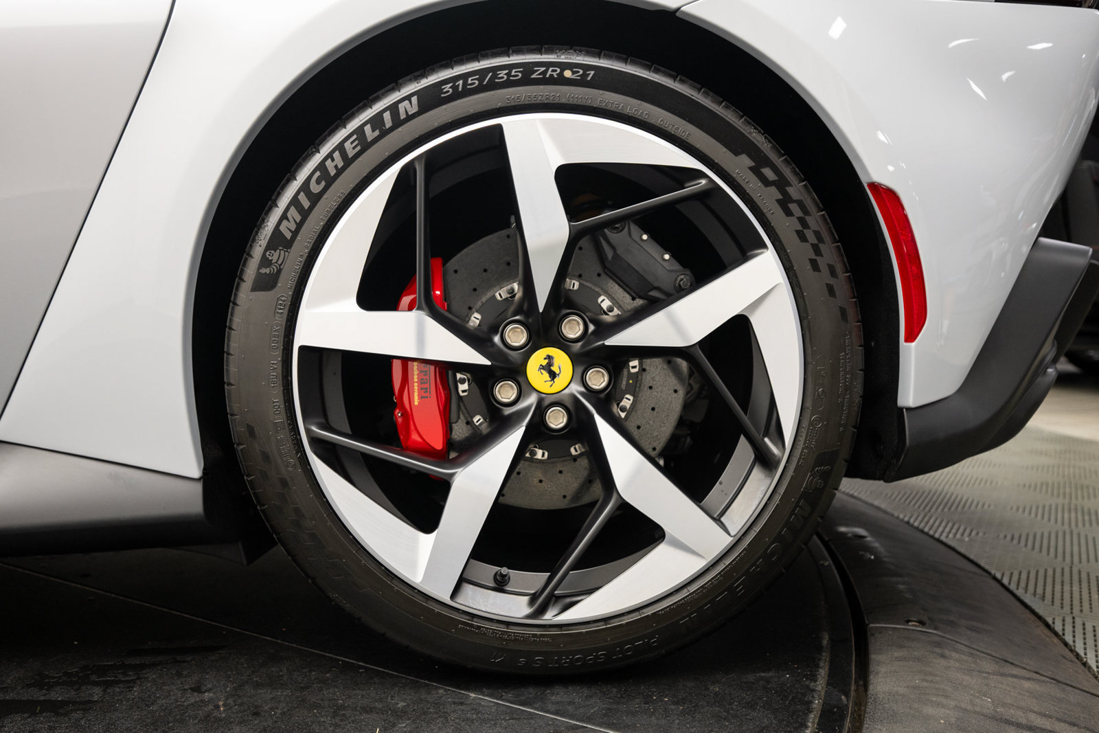 Used 2025 Ferrari 12Cilindri RWD image 35