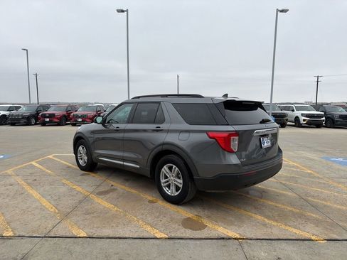 Used 2021 Ford Explorer XLT image 5