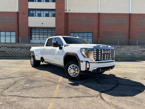 Used 2024 GMC Sierra 3500 Denali w/ Denali Reserve Package AWD/4WD image 16