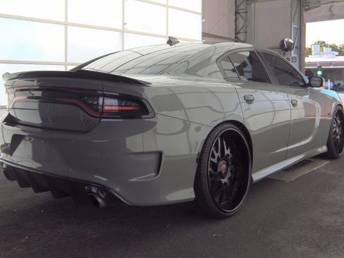 Used 2018 Dodge Charger R/T Scat Pack image 9