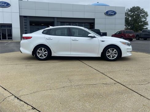 Used 2016 Kia Optima LX image 2