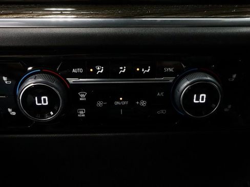 Used 2024 Chevrolet Silverado 1500 LT image 30