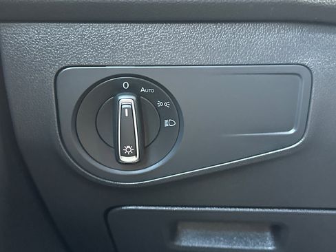 Certified 2022 Volkswagen Tiguan SE w/ Panoramic Sunroof Package image 30