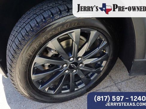 Used 2023 Chevrolet Traverse RS image 9