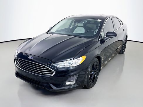 Used 2019 Ford Fusion SE w/ Equipment Group 151A image 4