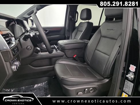 Used 2025 GMC Yukon XL Denali AWD/4WD image 28