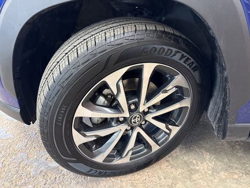 Used 2023 Toyota Corolla Cross XLE w/ Convenience Package image 4