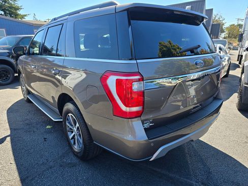 Used 2019 Ford Expedition XLT w/ Equipment Group 202A AWD/4WD image 3
