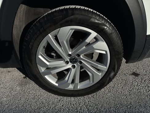 Certified 2023 Volkswagen Atlas SE image 32