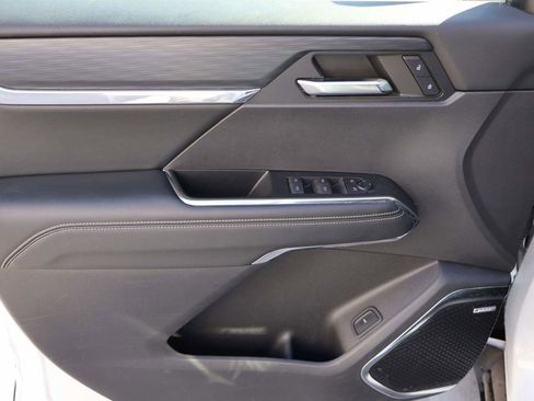 Used 2024 GMC Acadia Elevation image 7