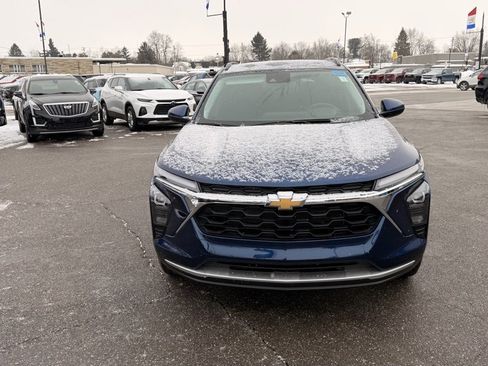 Used 2024 Chevrolet Trax LT w/ Driver Confidence Package image 3