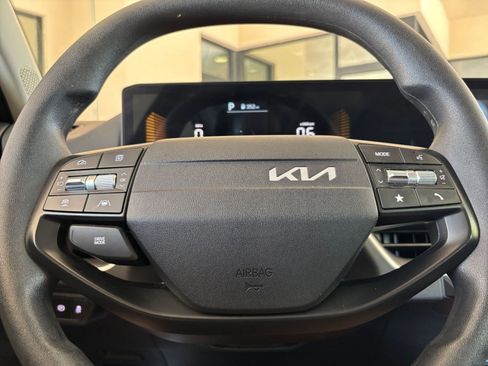 Used 2025 Kia K4 LXS FWD image 27