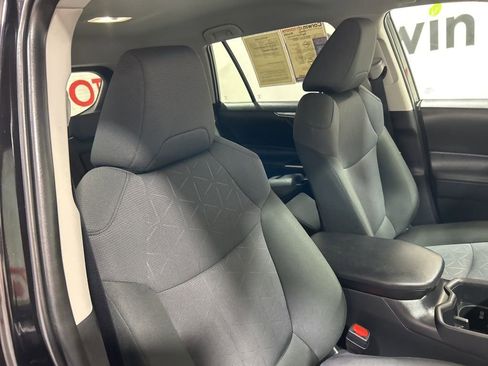 Used 2025 Toyota RAV4 XLE image 14