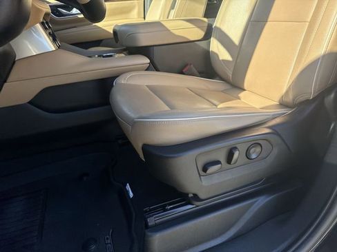 Used 2022 Chevrolet Tahoe Premier image 12