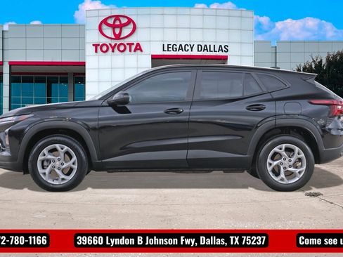 Used 2024 Chevrolet Trax LS w/ LS Convenience Package image 6