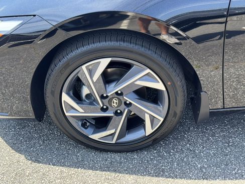 New 2025 Hyundai Elantra Limited w/ Cargo Package image 11