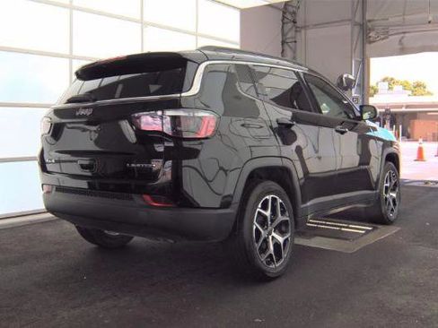 Used 2025 Jeep Compass Limited AWD/4WD image 3
