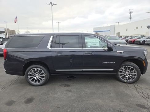 New 2026 GMC Yukon XL Denali w/ Sun & Power Step Package AWD/4WD image 25