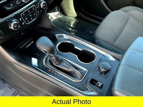 Used 2023 Chevrolet Traverse LT image 14