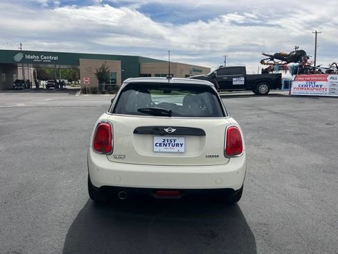 Used 2018 MINI Cooper 4-Door Hardtop FWD image 9