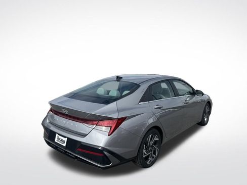 Used 2025 Hyundai Elantra Limited FWD image 5