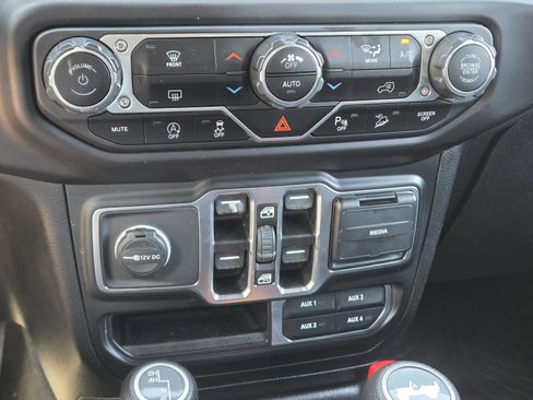 Used 2021 Jeep Wrangler Unlimited Sahara image 27