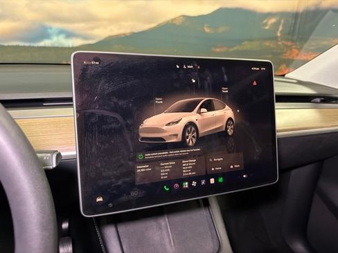 Used 2023 Tesla Model Y Long Range AWD/4WD image 28