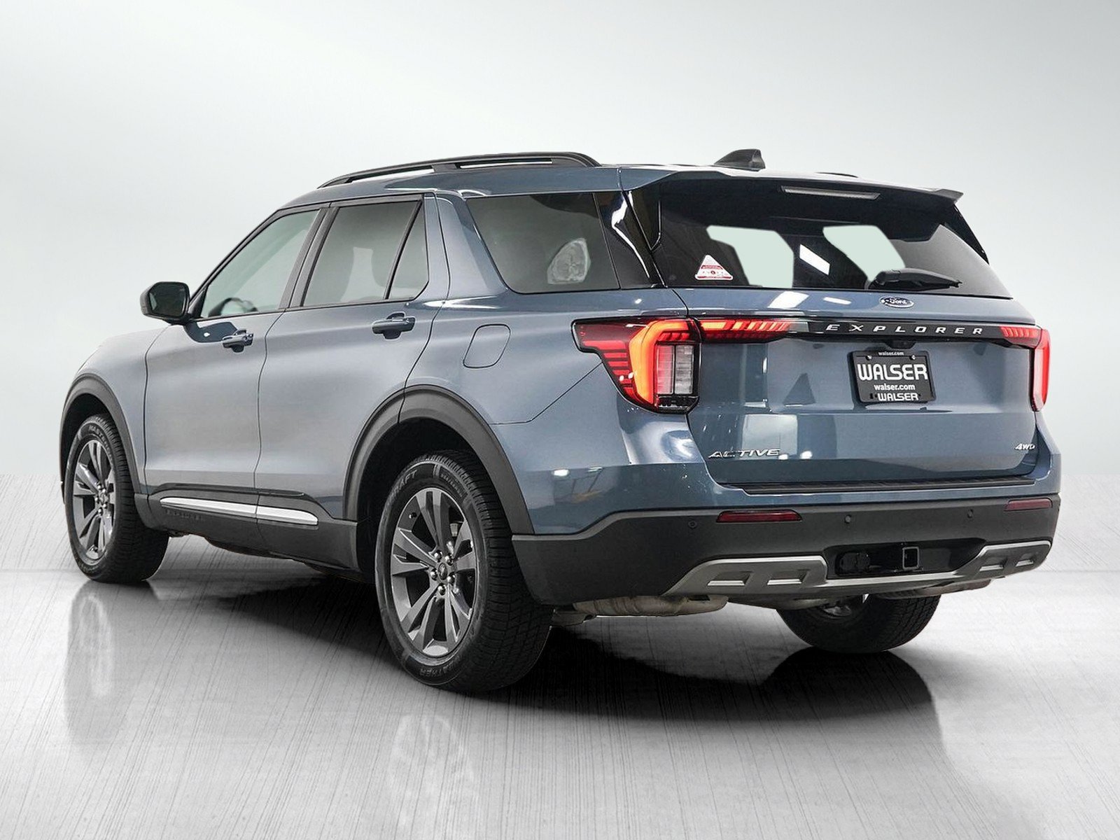 Used 2025 Ford Explorer Active w/ Active Comfort Package AWD/4WD image 3