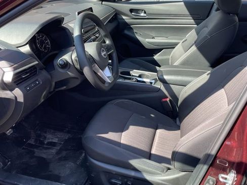 Used 2025 Nissan Altima 2.5 SV image 2