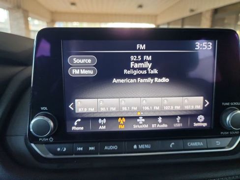 Used 2024 Nissan Rogue S image 21