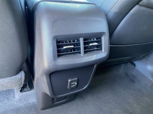 Used 2024 GMC Terrain SLT image 15