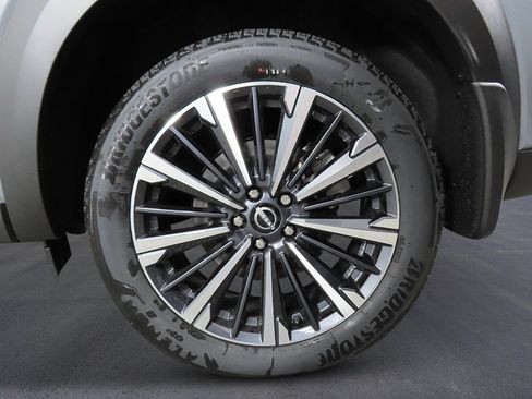 New 2026 Nissan Pathfinder Platinum AWD/4WD image 9