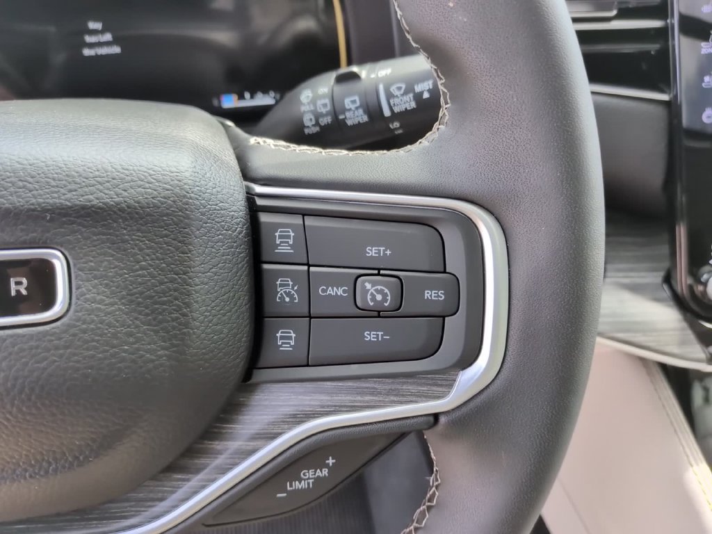 Used 2024 Jeep Wagoneer Series II w/ Premium Group I AWD/4WD image 26