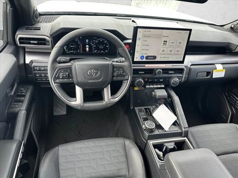 Used 2025 Toyota 4Runner TRD Off-Road Premium AWD/4WD image 10