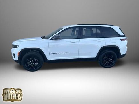 Used 2023 Jeep Grand Cherokee Limited w/ Black Appearance Package image 4