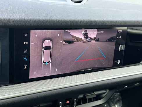 Used 2025 Porsche Cayenne image 20