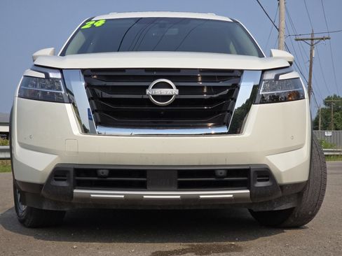Used 2024 Nissan Pathfinder SL w/ Cargo Package AWD/4WD image 13